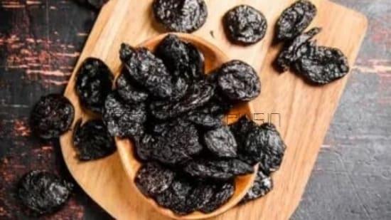 Combat bone-related illnesses by consuming only 4 prunes daily; research indicates